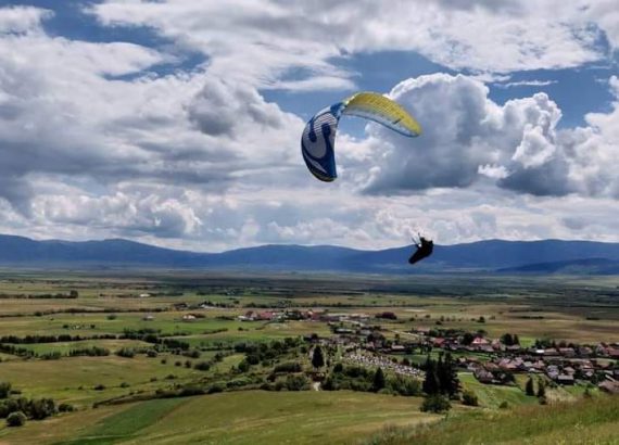 Tandem cu parapanta - Cursuri de zbor cu parapanta Alba iulia